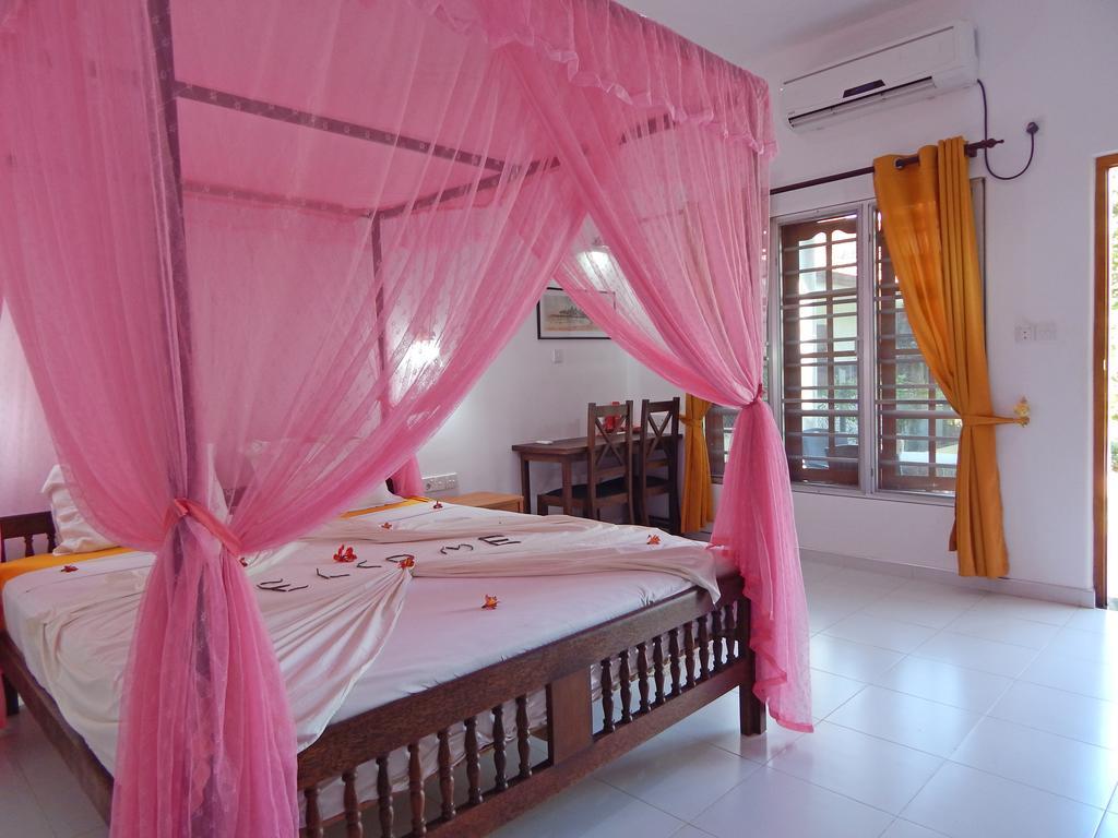 Rico Shadow Guest House & Restaurant فايكال الغرفة الصورة